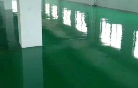 環氧地坪漆施工后平整度不夠高的原因是什么？