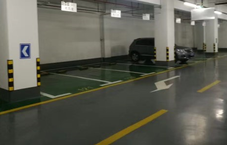 環氧地坪漆的面漆施工后會不會自然流平？
